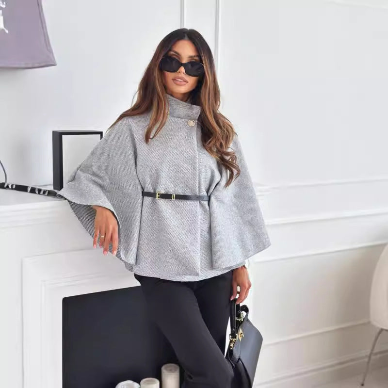 Alinne – Elegantne papillon mantel vööga
