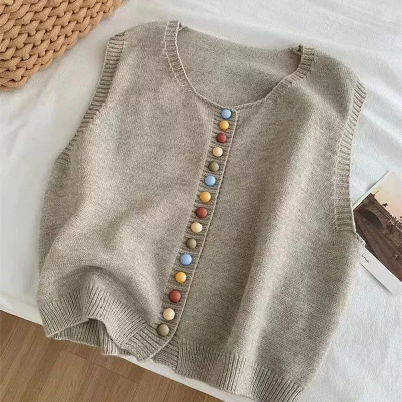 Maribele – Kootud vest värviliste nööpidega