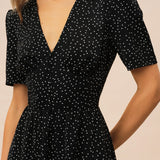 Must V-kaelusega – Elegantne midi kleit